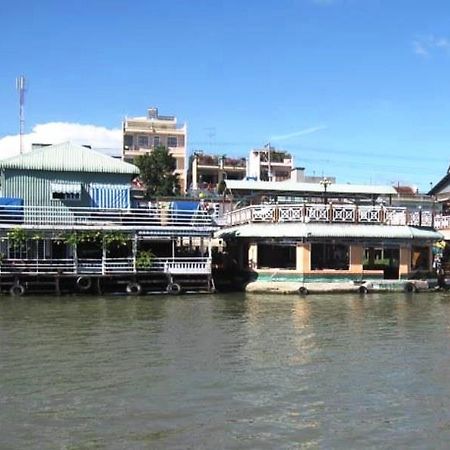 Floating Hotel Чау Док Екстериор снимка